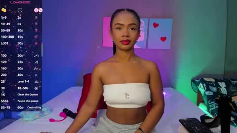 Snapshot of emmasmith06 chatting on 09-08-25, 05:34 Emma online show from 09-08-25, 05:34