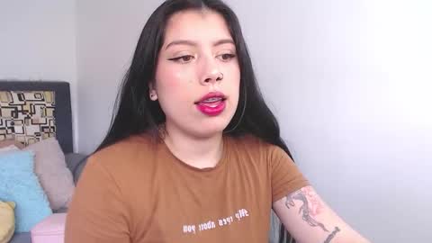 Snapshot of emmi_0 chatting on 11-01-25, 09:06 Emily Independent model online show from 11-01-25, 09:06