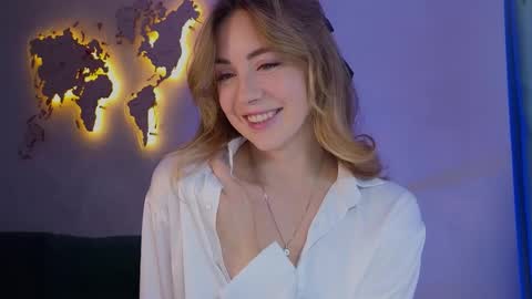 Snapshot of emmi_rosee chatting on 02-01-25, 10:05 Miss Emmi online show from 02-01-25, 10:05