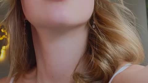 Snapshot of emmi_rosee chatting on 02-14-25, 09:45 Miss Emmi online show from 02-14-25, 09:45