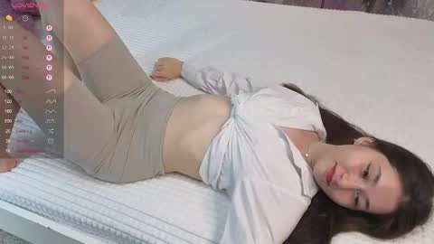 Snapshot of emmicanfly chatting on 11-06-25, 11:44 Emmi online show from 11-06-25, 11:44