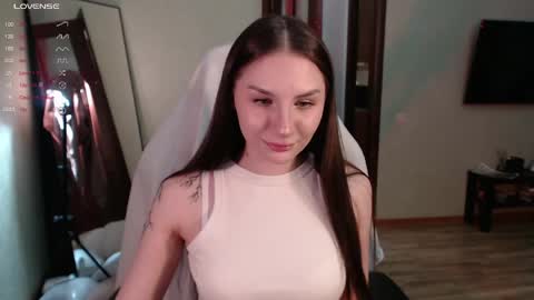 Snapshot of emmiclo chatting on 04-14-26, 07:53 Emily online show from 04-14-26, 07:53