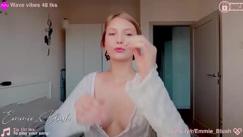 Snapshot of emmie_blush chatting on 09-20-25, 06:25 Emily online show from 09-20-25, 06:25