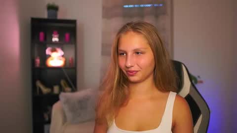 Emmie online show from 10-17-25, 01:03