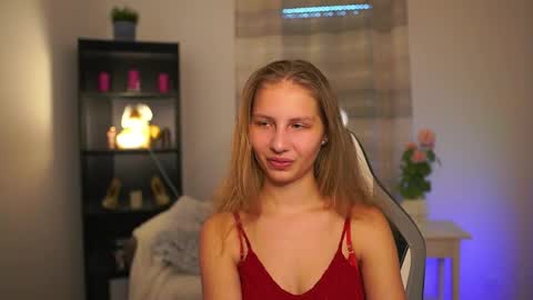 Snapshot of emmie_murray chatting on 02-14-26, 01:19 Emmie online show from 02-14-26, 01:19