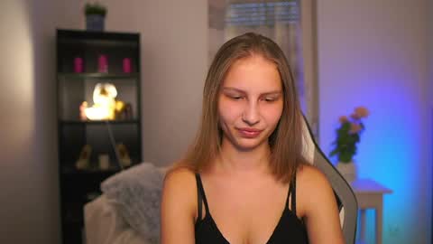 Snapshot of emmie_murray chatting on 03-28-26, 03:00 Emmie online show from 03-28-26, 03:00