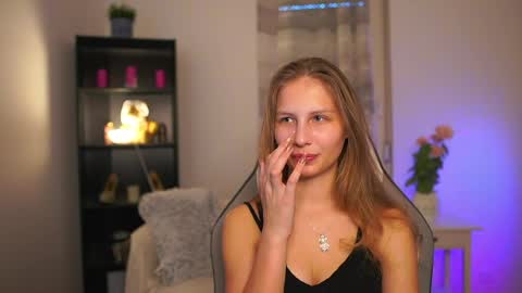 Snapshot of emmie_murray chatting on 04-05-26, 01:41 Emmie online show from 04-05-26, 01:41