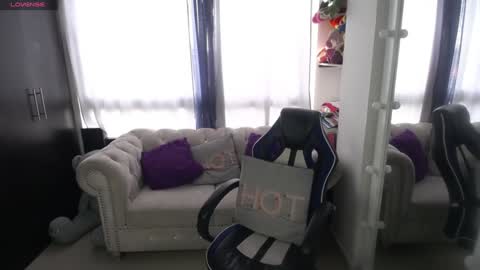 Snapshot of emmilychevalier chatting on 01-06-25, 09:11 Emmily online show from 01-06-25, 09:11