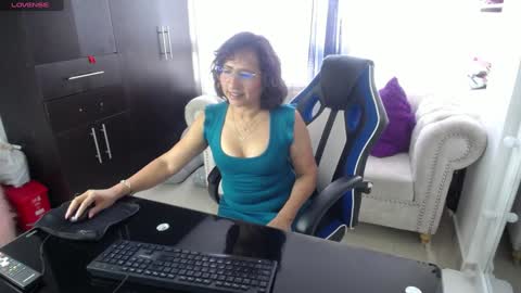 Snapshot of emmilychevalier chatting on 01-14-25, 09:20 Emmily online show from 01-14-25, 09:20