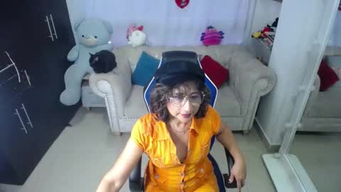 Snapshot of emmilychevalier chatting on 03-10-25, 11:16 Emmily online show from 03-10-25, 11:16