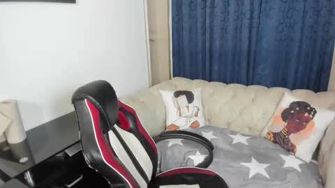 Snapshot of emmilychevalier chatting on 10-12-25, 02:32 Emmily online show from 10-12-25, 02:32