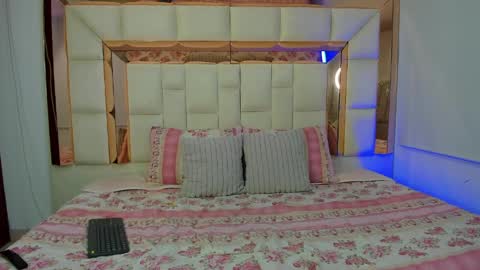 Snapshot of emmilychevalier chatting on 04-19-26, 08:02 Emmily online show from 04-19-26, 08:02