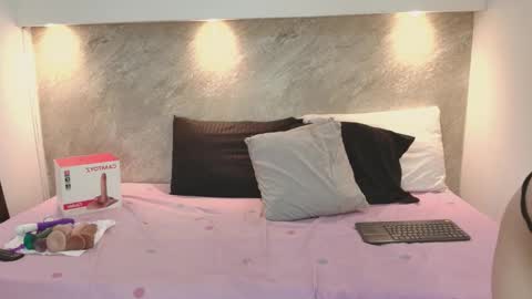 Snapshot of emmy_lander1 chatting on 03-28-26, 04:56 emmy online show from 03-28-26, 04:56