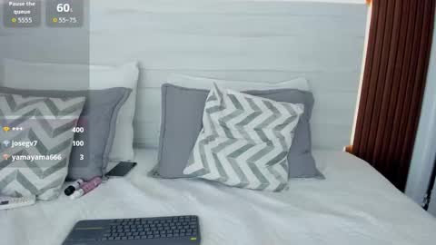 Snapshot of emmy_meadows chatting on 10-31-25, 10:33 Emmy online show from 10-31-25, 10:33