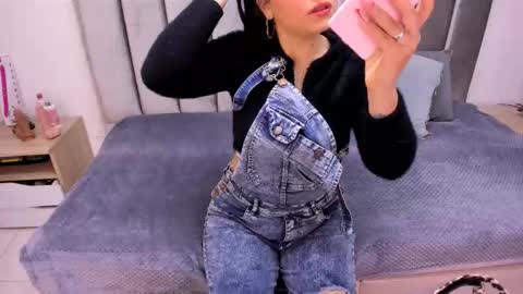 Emily  Laila  online show from 09-18-25, 11:45
