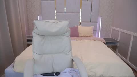 Snapshot of emmycharm chatting on 01-16-25, 12:53 E M M Y online show from 01-16-25, 12:53