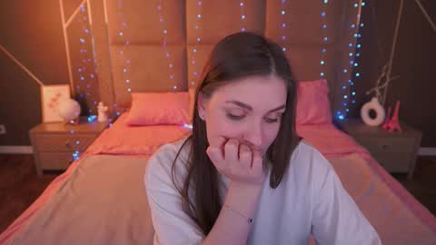 E M M Y online show from 02-10-26, 07:12