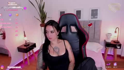 Snapshot of emmyevans1 chatting on 12-17-24, 07:26 Emmy Evans online show from 12-17-24, 07:26