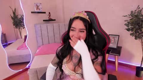 Snapshot of emmyevans1 chatting on 09-09-25, 08:41 Emmy Evans online show from 09-09-25, 08:41