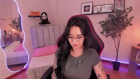 Snapshot of emmyevans1 chatting on 09-10-25, 07:47 Emmy Evans online show from 09-10-25, 07:47