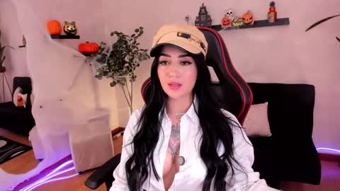 Snapshot of emmyevans1 chatting on 10-08-25, 08:28 Emmy Evans online show from 10-08-25, 08:28