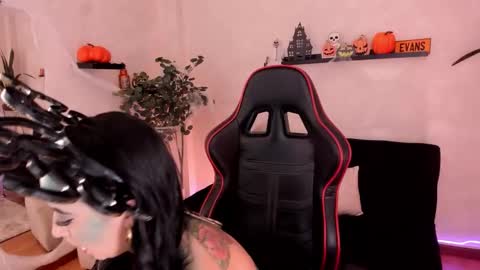 Snapshot of emmyevans1 chatting on 10-25-25, 07:52 Emmy Evans online show from 10-25-25, 07:52