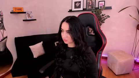 Snapshot of emmyevans1 chatting on 11-08-25, 07:34 Emmy Evans online show from 11-08-25, 07:34