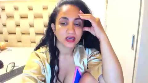 Snapshot of emperatriztapia chatting on 05-17-26, 01:03 emperatriztapia online show from 05-17-26, 01:03