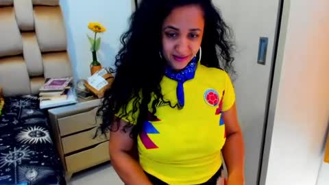 Snapshot of emperatriztapia chatting on 06-17-26, 06:09 emperatriztapia online show from 06-17-26, 06:09