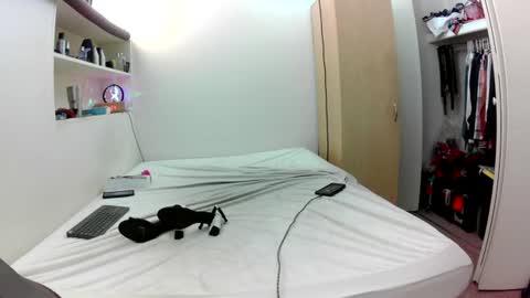 Snapshot of empress_lillth chatting on 06-19-26, 04:33 Empress Lillth online show from 06-19-26, 04:33