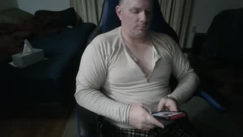 Snapshot of emsguy1 chatting on 04-01-26, 04:35 Matt online show from 04-01-26, 04:35