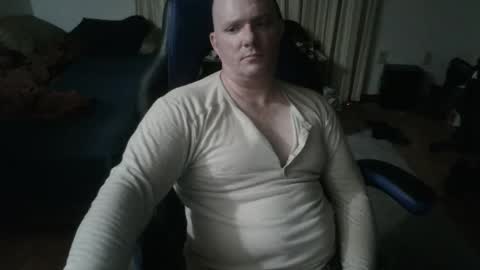 Snapshot of emsguy1 chatting on 04-16-26, 04:35 Matt online show from 04-16-26, 04:35