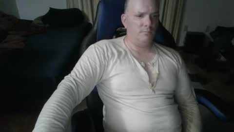 Snapshot of emsguy1 chatting on 05-05-26, 04:09 Matt online show from 05-05-26, 04:09