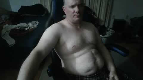 Snapshot of emsguy1 chatting on 05-08-26, 04:40 Matt online show from 05-08-26, 04:40