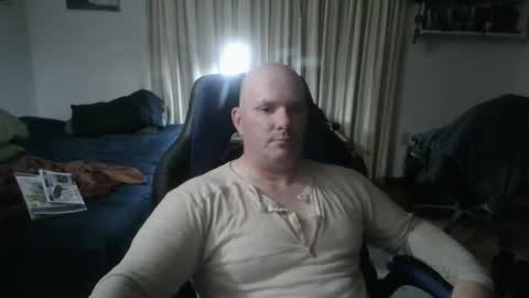 Snapshot of emsguy1 chatting on 05-10-26, 05:23 Matt online show from 05-10-26, 05:23