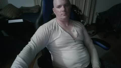 Snapshot of emsguy1 chatting on 05-11-26, 05:35 Matt online show from 05-11-26, 05:35