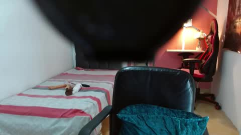 Emy online show from 01-22-25, 10:37