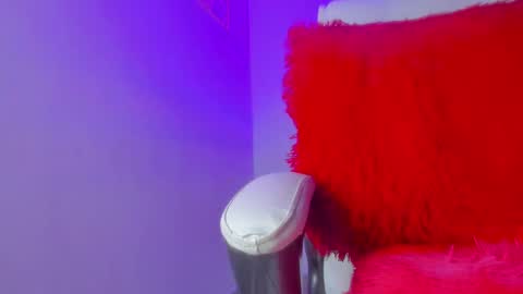 Snapshot of emy_colee chatting on 01-29-25, 10:37 Emy online show from 01-29-25, 10:37