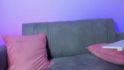 Snapshot of emy_colee chatting on 02-08-25, 12:39 Emy online show from 02-08-25, 12:39