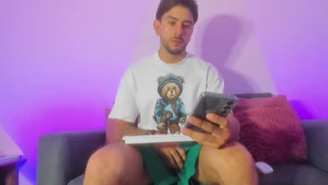 Snapshot of emy_colee chatting on 03-03-25, 12:37 Emy online show from 03-03-25, 12:37