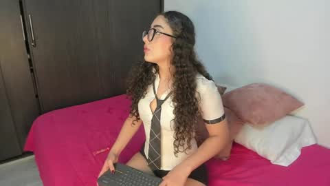 Snapshot of emy_collyns chatting on 03-30-26, 06:03 emily collyns online show from 03-30-26, 06:03