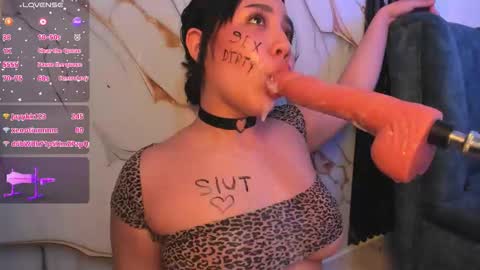 Snapshot of emy_evie1 chatting on 01-05-26, 05:27 emy online show from 01-05-26, 05:27