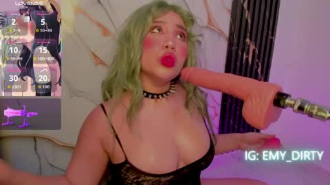 Snapshot of emy_evie1 chatting on 04-27-26, 05:00 emy online show from 04-27-26, 05:00