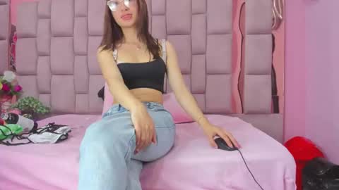 emy_latin online show from 10-25-25, 08:36