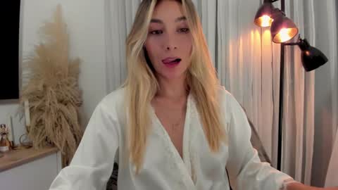 emyconneer online show from 12-07-24, 01:58