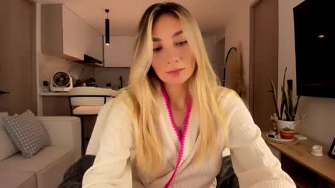 emyconneer online show from 12-08-24, 02:07