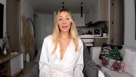 emyconneer online show from 12-10-24, 06:28