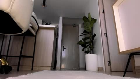 emyconneer online show from 02-18-25, 06:47