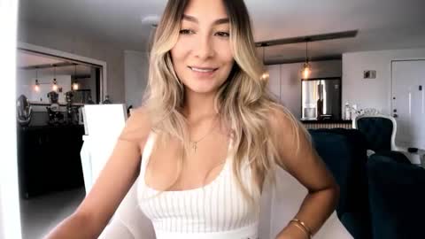 emyconneer online show from 01-07-26, 04:09