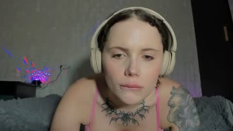 Snapshot of emydeliro chatting on 07-19-26, 08:01 emydeliro online show from 07-19-26, 08:01